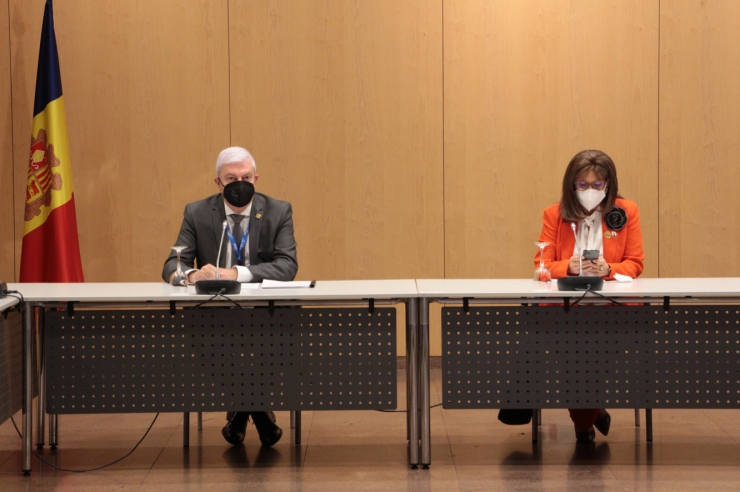 El president de la CEA, Gerard Cadena, i la secretària general iberoamericana, Rebeca Grynspan, en la reunió de presidents d'organitzacions empresarials.
 
 